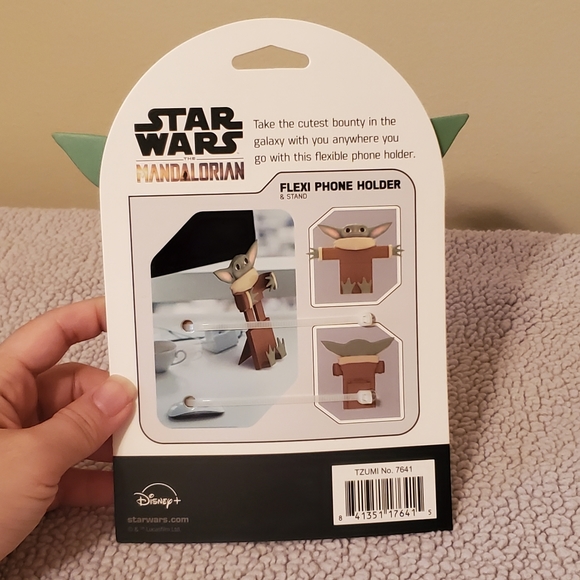 The child mandalorian phone holder stand - Picture 7 of 9